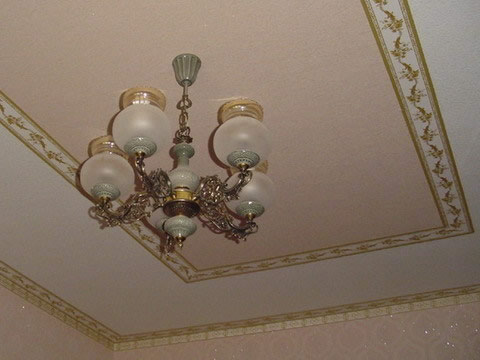 Комбинированные обои с декоративной полоской